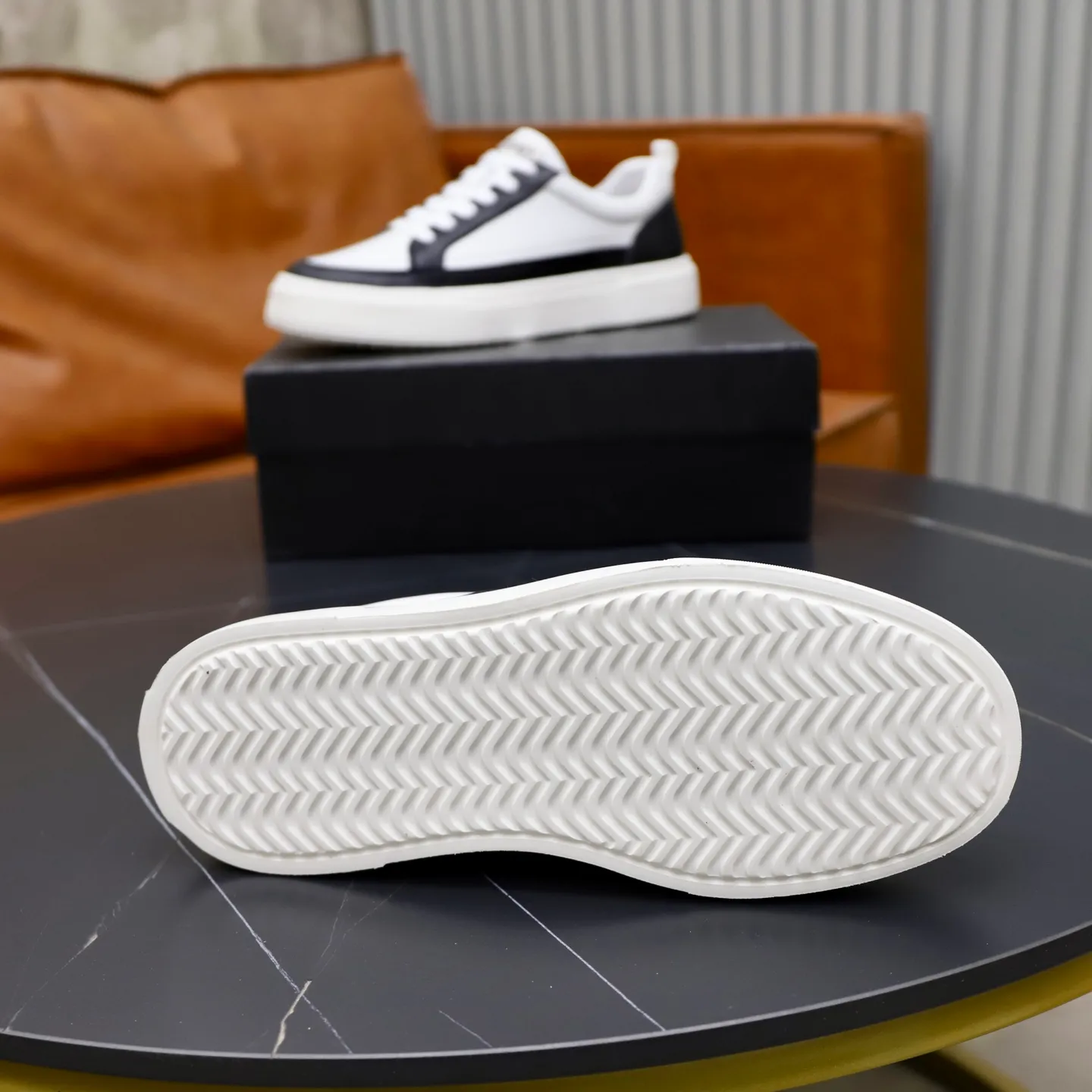 Ex-factory price: 442💰🙅‍♂️🙅‍♂️🙅‍♂️ Brand: PRADA Standard code: 38–44 (45 can be customized) Grade: Same as the official website Material: Original cowhide fabric Comfortable pigskin lining Lightweight wear-resistant outsole Style category: Men's fashionable casual shoes and boots Running sports shoes Distinguished luxury brand elements Top luxury Color: actual picture color